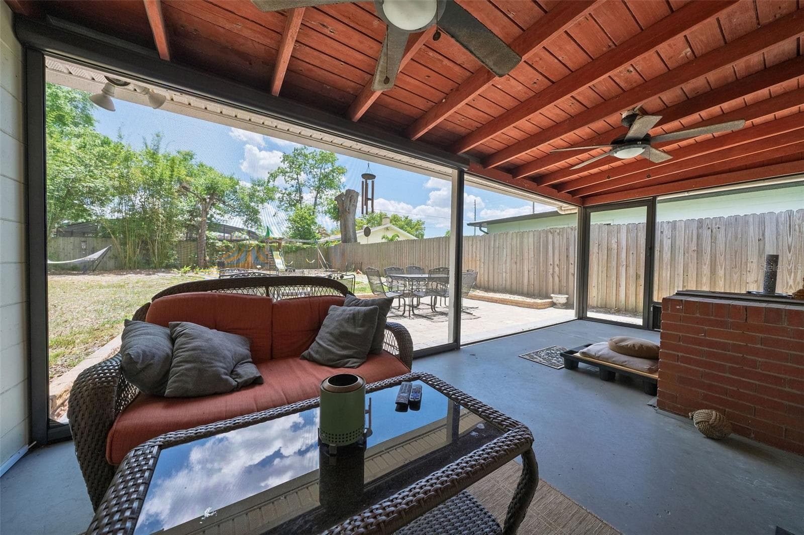 Motorized screen wall behind couch - 1448 CUMBIE ST, ORLANDO