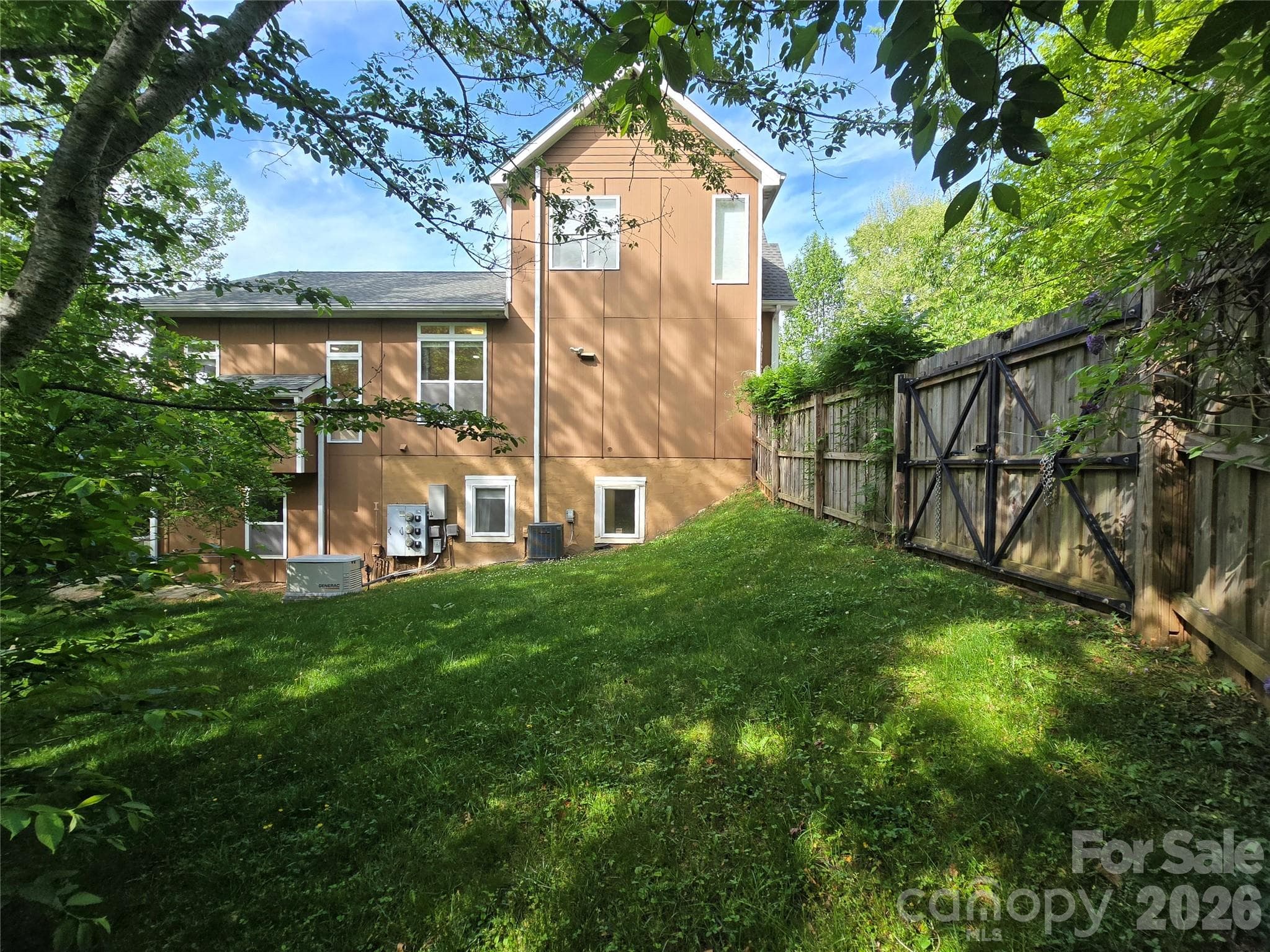 Private outdoor fenced area - 73 Dalya Road, Swannanoa