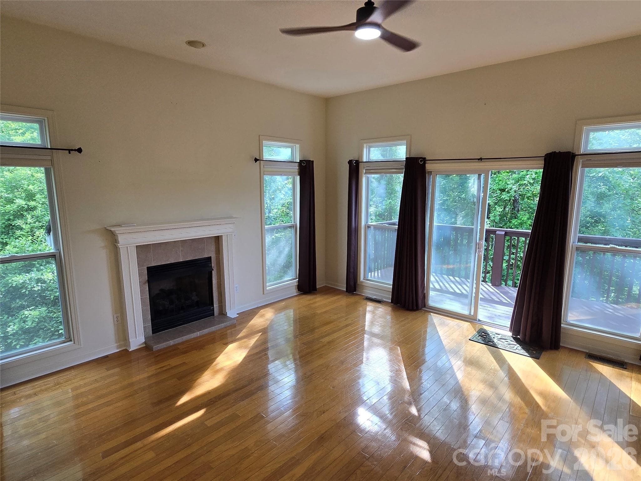Light and bright living with fireplace, hardwood floors - 73 Dalya Road, Swannanoa