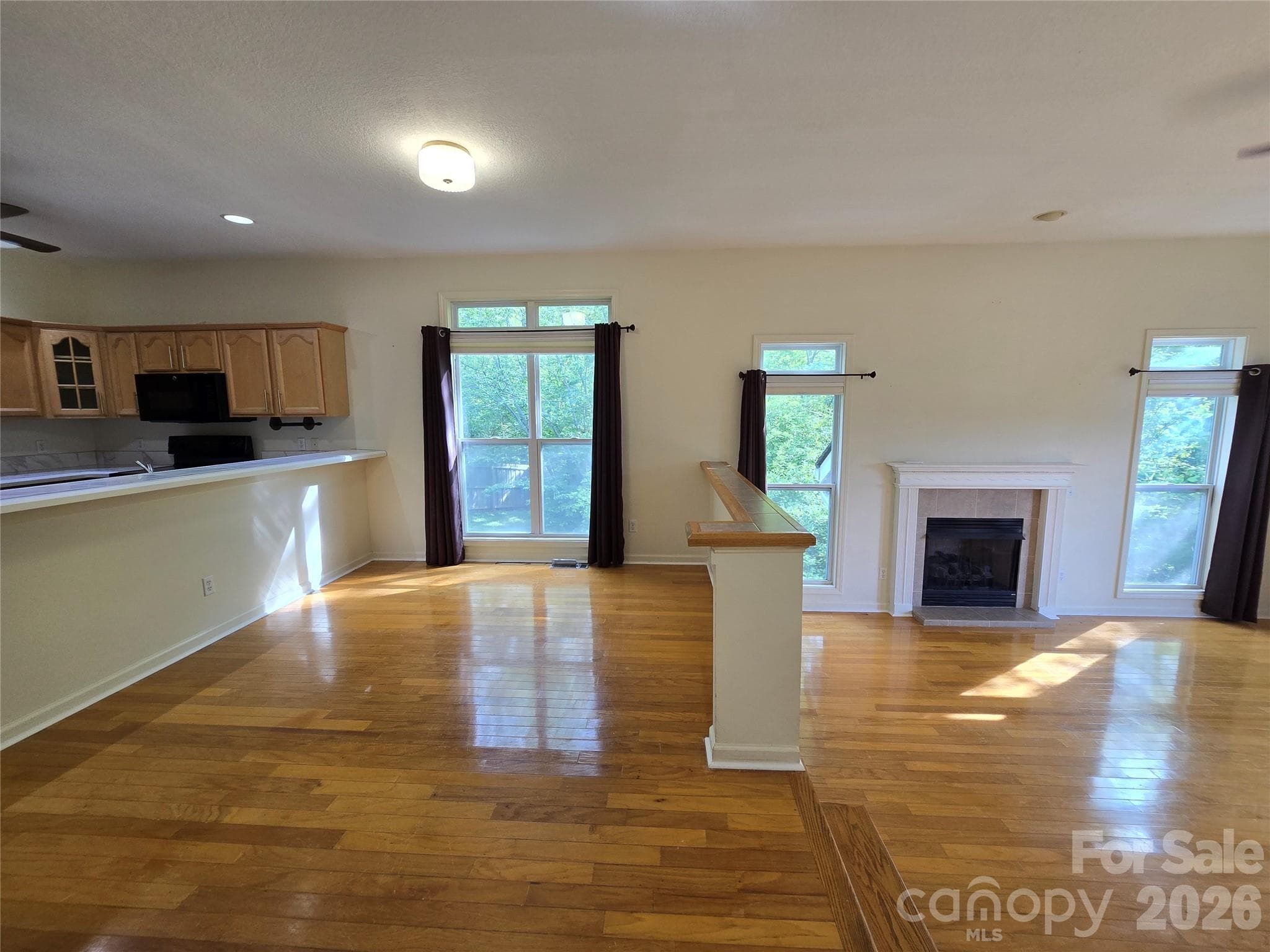 3 fireplaces! Primary on main - 73 Dalya Road, Swannanoa