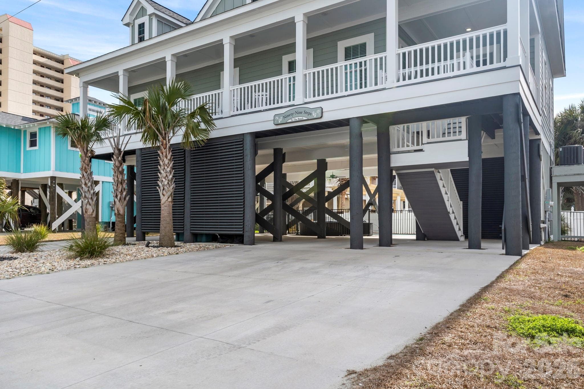 Single Family Residence at 119 Sunset Drive, Garden City, photo 4 of 44