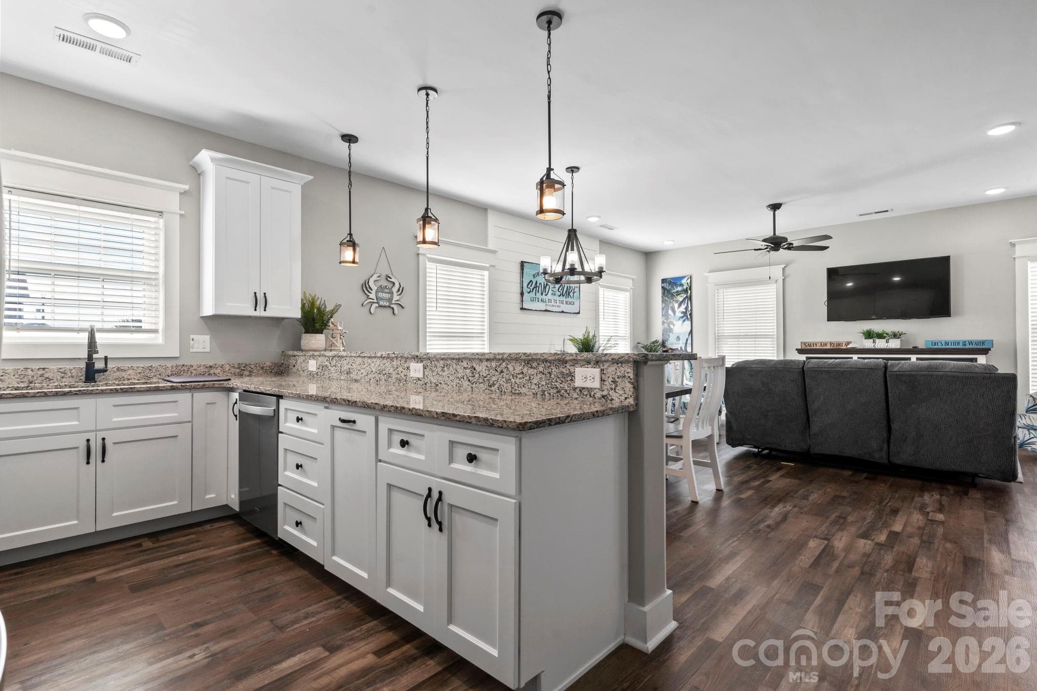 Single Family Residence at 119 Sunset Drive, Garden City, photo 12 of 44
