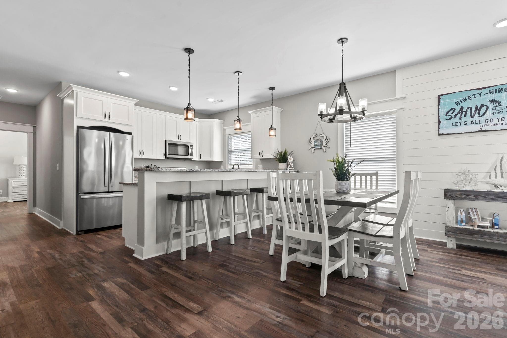 Single Family Residence at 119 Sunset Drive, Garden City, photo 17 of 44
