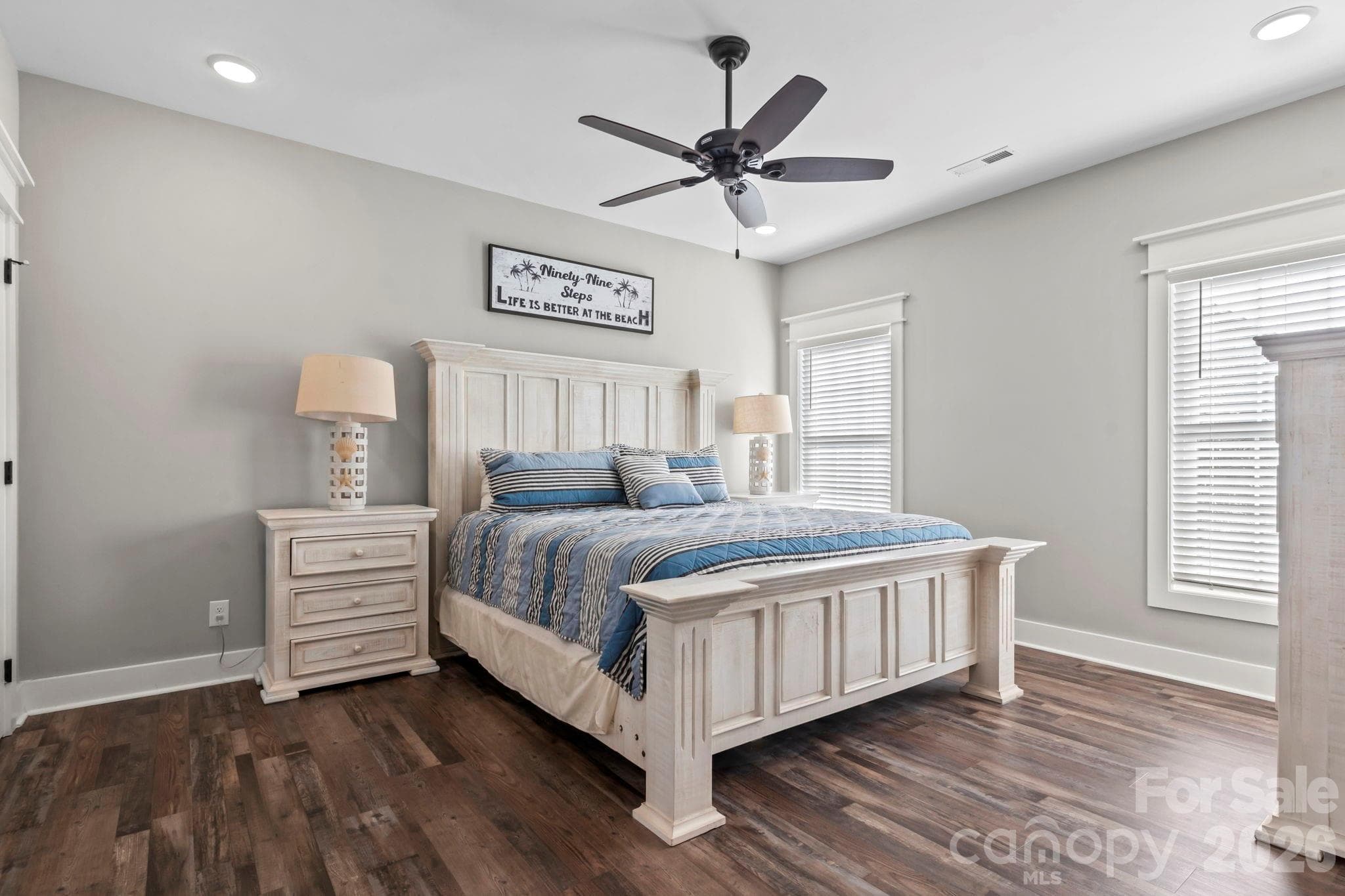 Single Family Residence at 119 Sunset Drive, Garden City, photo 20 of 44