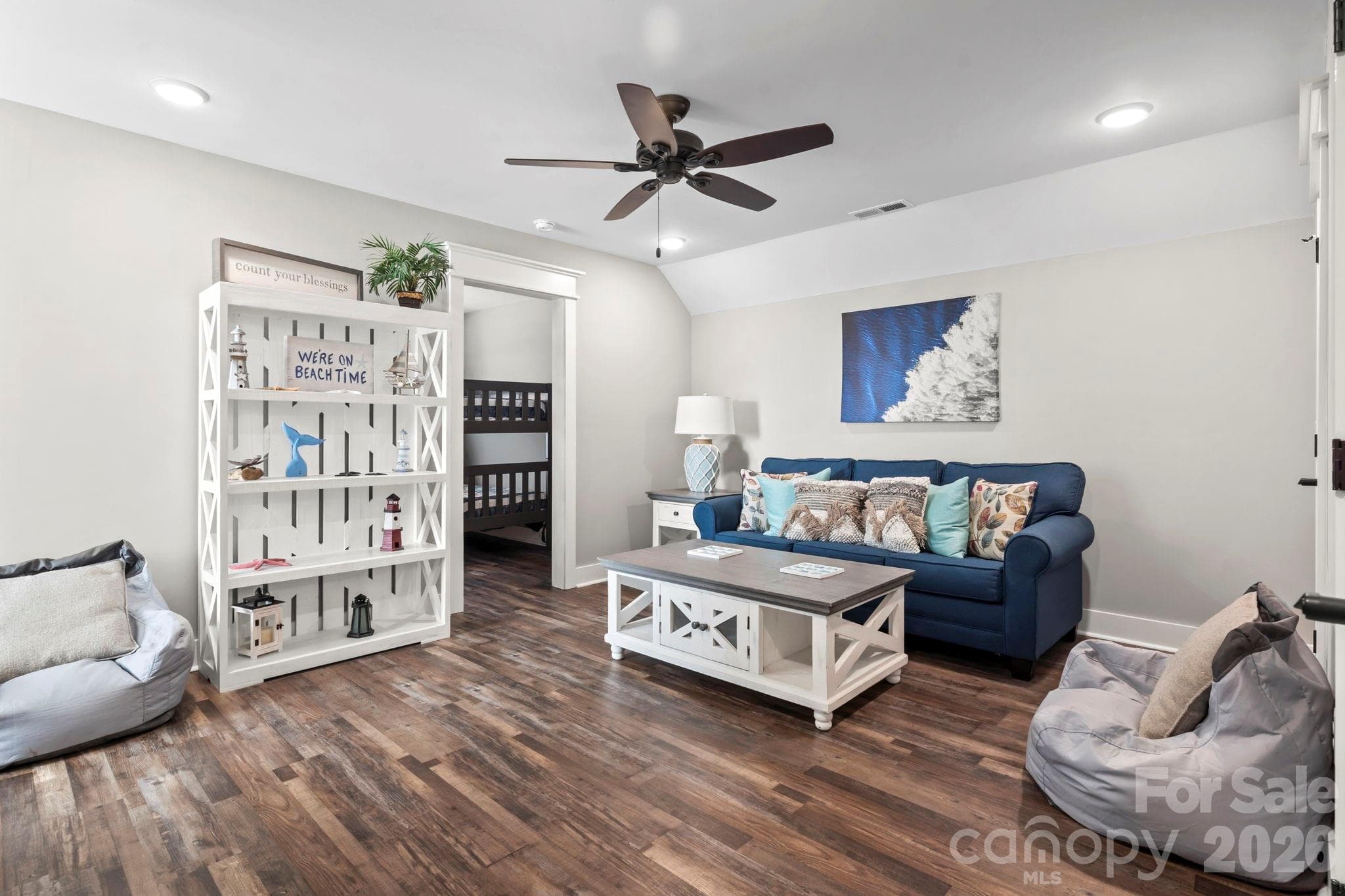 Single Family Residence at 119 Sunset Drive, Garden City, photo 28 of 44