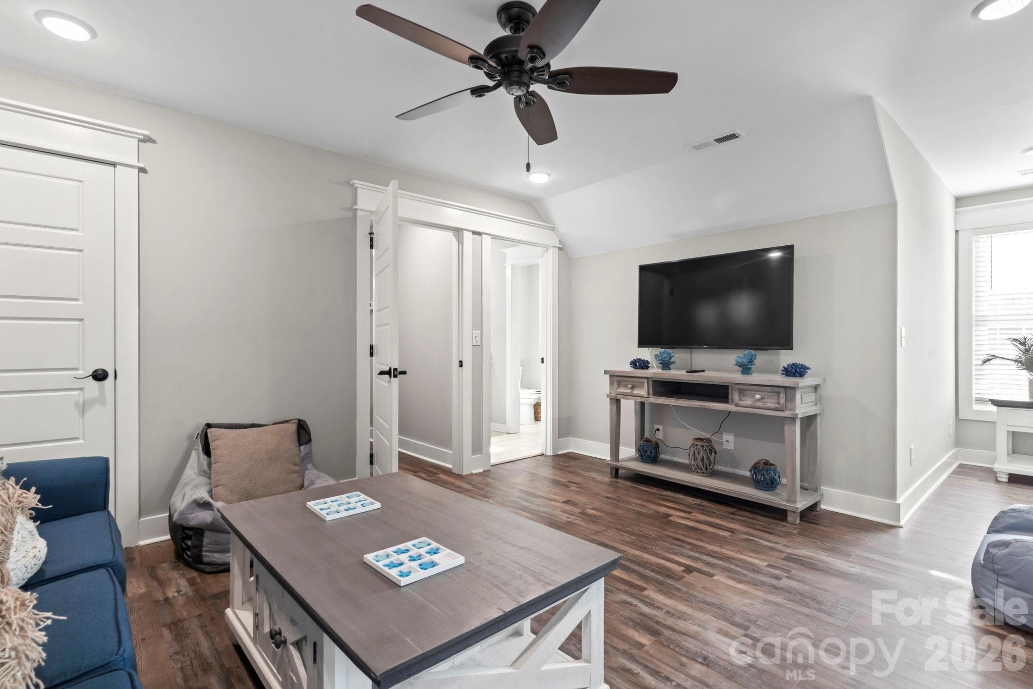 Single Family Residence at 119 Sunset Drive, Garden City, photo 29 of 44