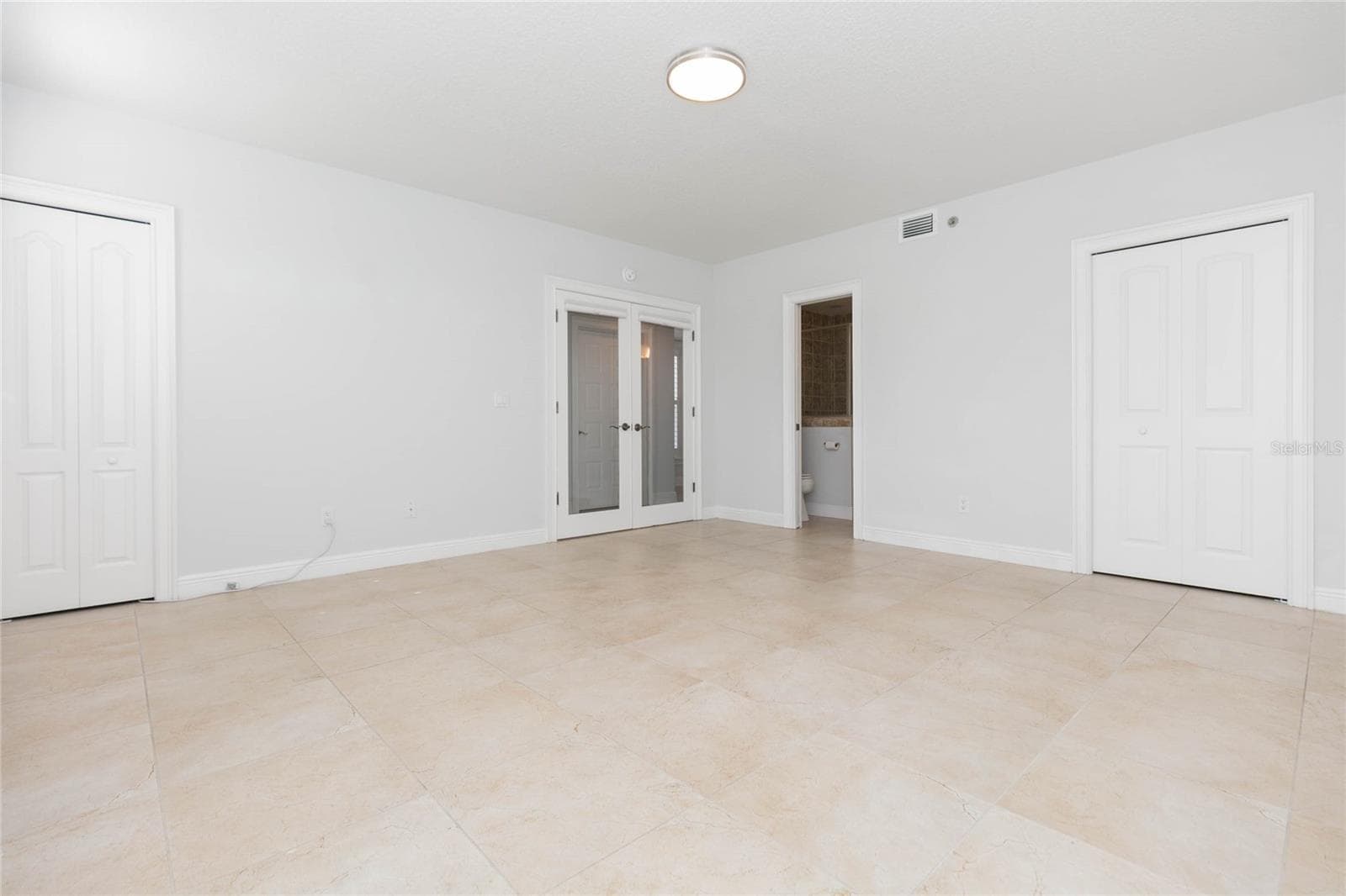 First floor bedroom and/or impressive private office. - 114 E DAVIS BLVD #13, TAMPA