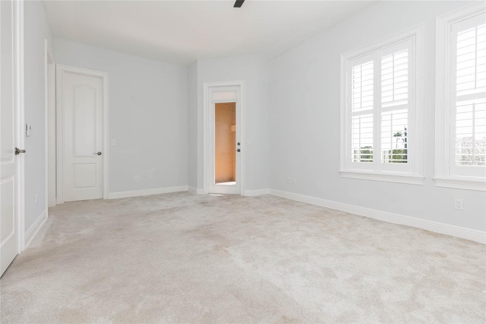 Two walk-in closets in the primary bedroom - 114 E DAVIS BLVD #13, TAMPA