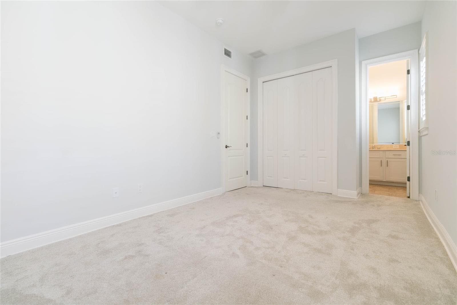 Third Bedroom with ensuite is modern, inviting - 114 E DAVIS BLVD #13, TAMPA