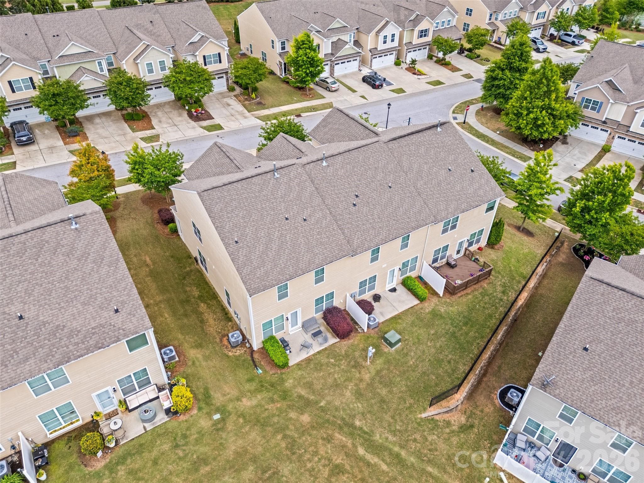 Townhouse at 979 Pennington Drive, Lancaster, photo 31 of 47