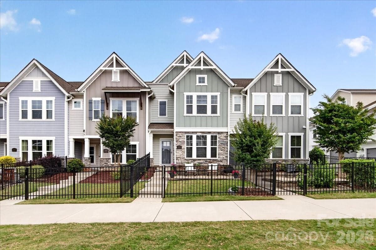 Townhouse at Charlotte, photo 3 of 38