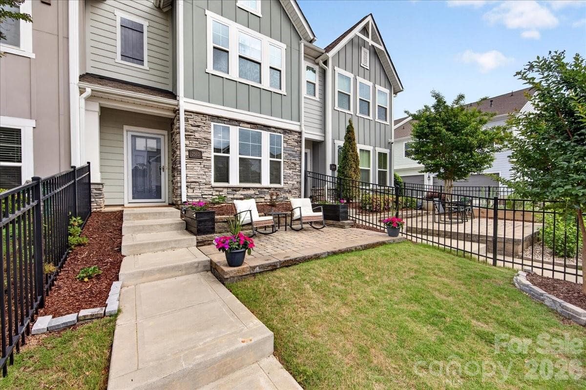 Townhouse at Charlotte, photo 4 of 38