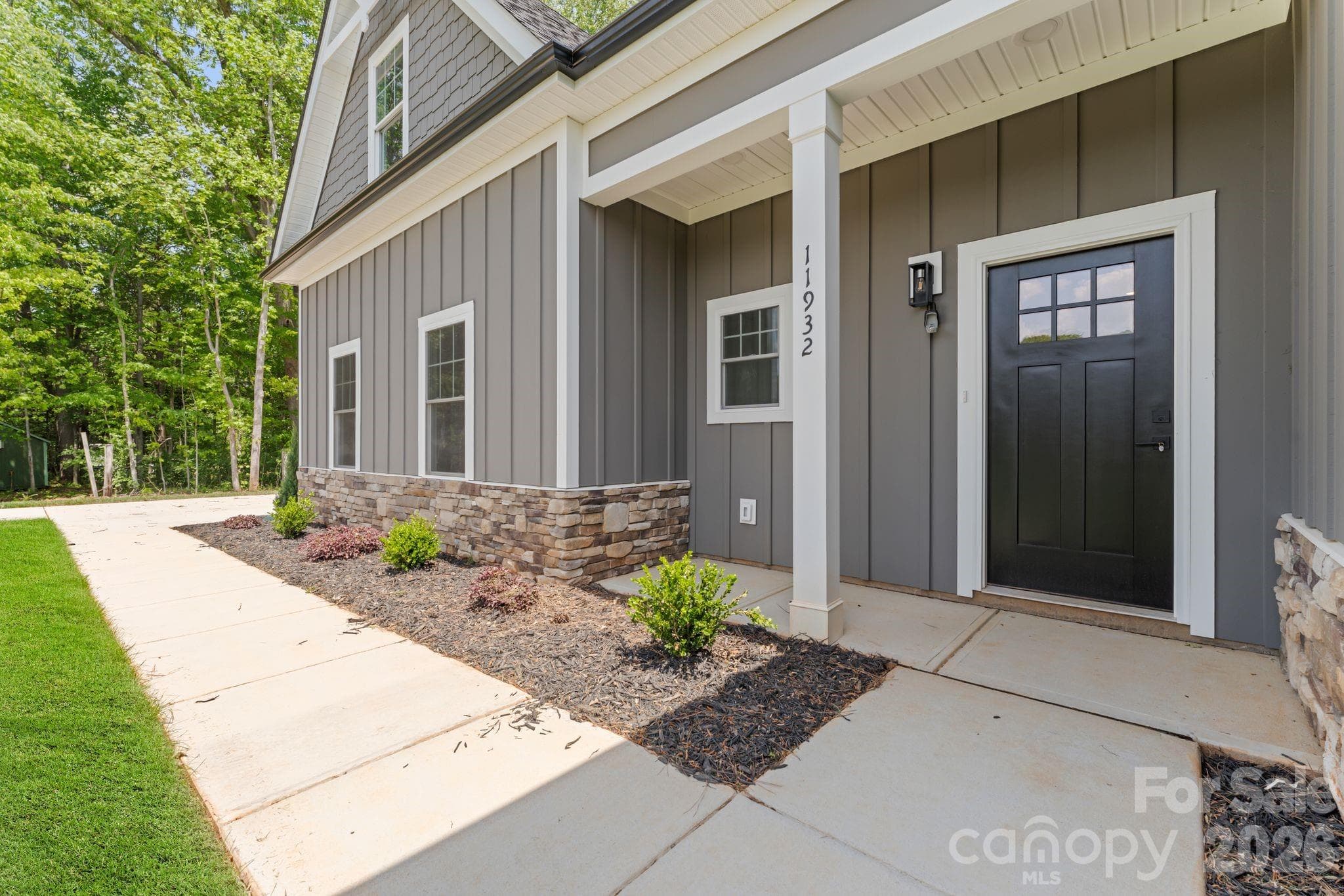 Single Family Residence at 11932 Crabapple Lane, Huntersville, photo 3 of 40