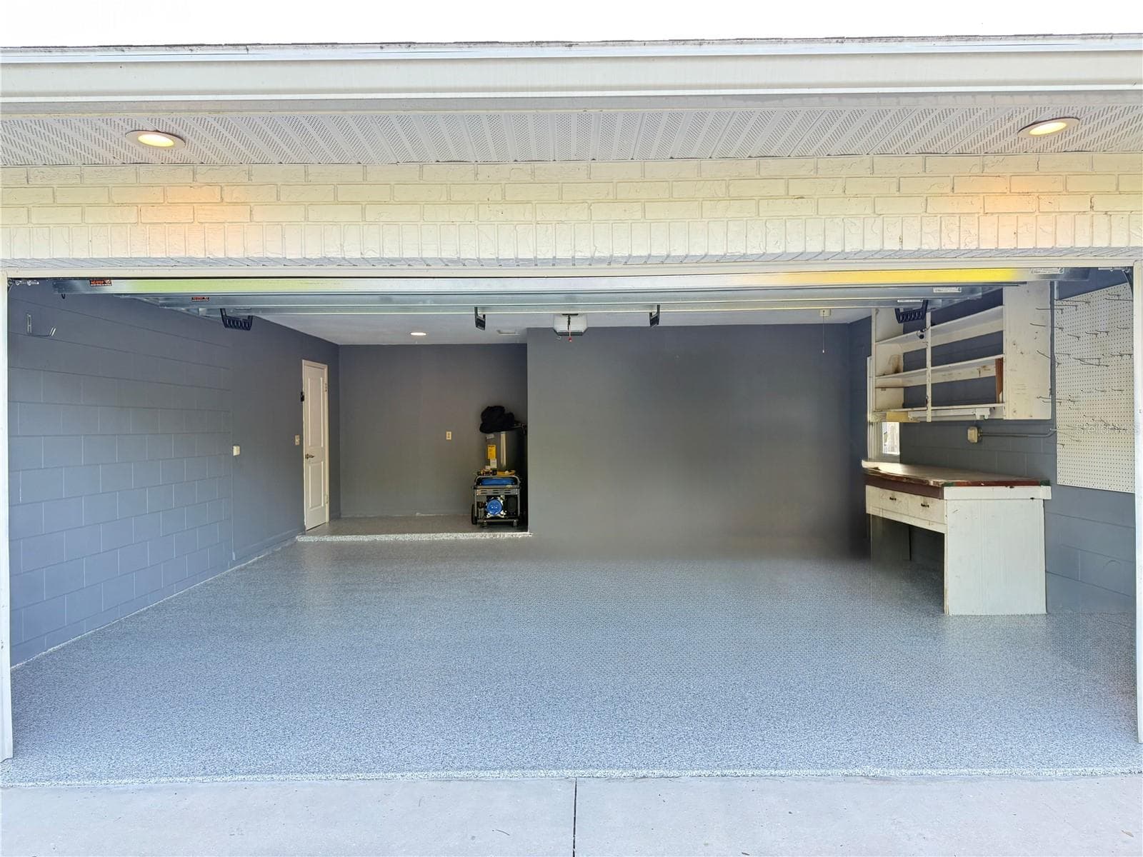 Garage - 601 LAKE PANSY DR NW, WINTER HAVEN