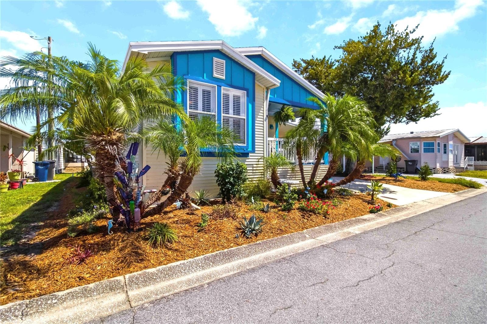 Manufactured Home at 915 50TH AVE W, BRADENTON, photo 3 of 48