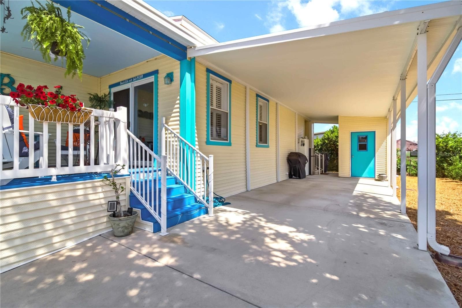 Manufactured Home at 915 50TH AVE W, BRADENTON, photo 4 of 48
