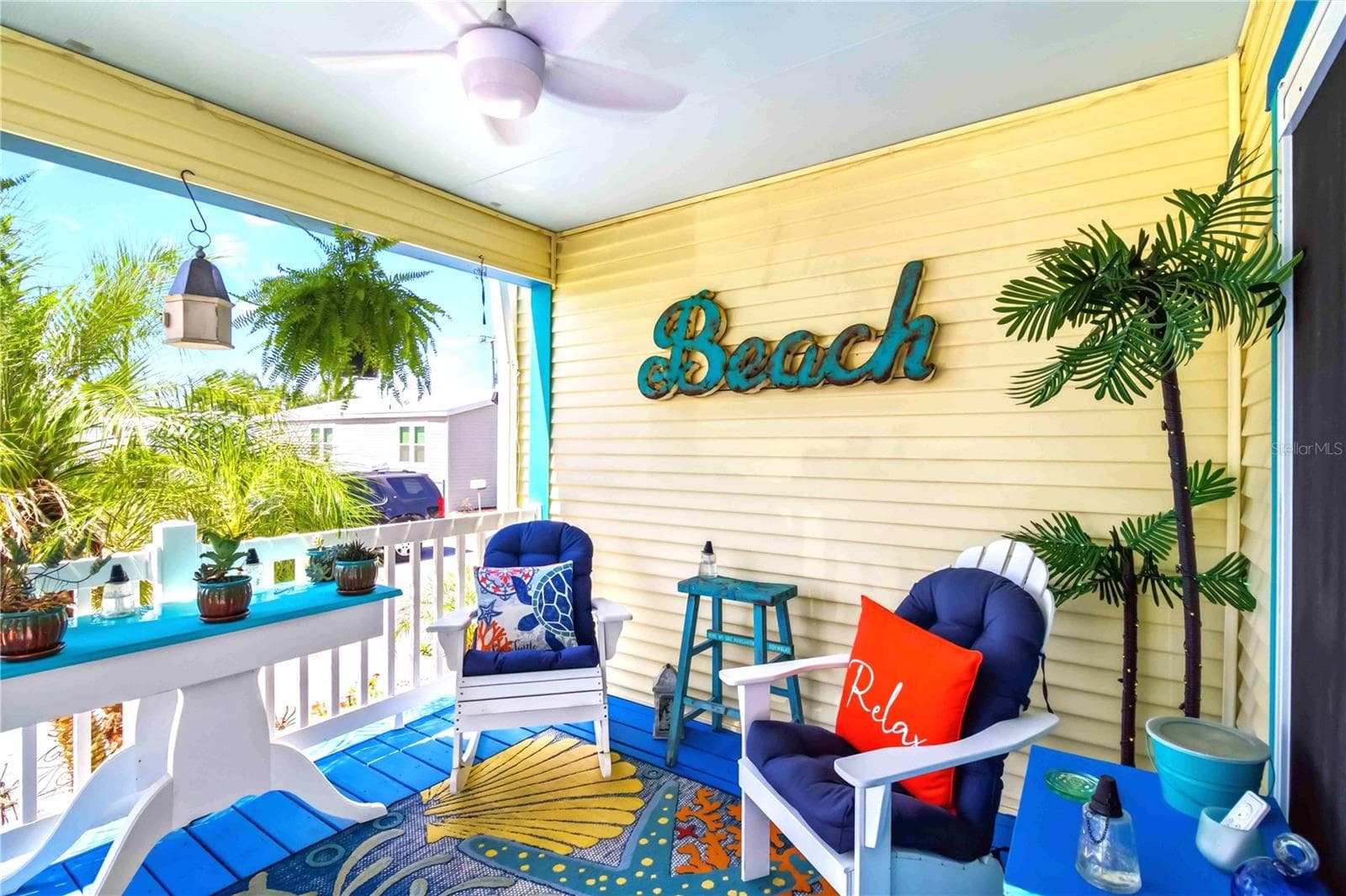 You will want to live on this front porch, also features a ceiling fan. - 915 50TH AVE W, BRADENTON