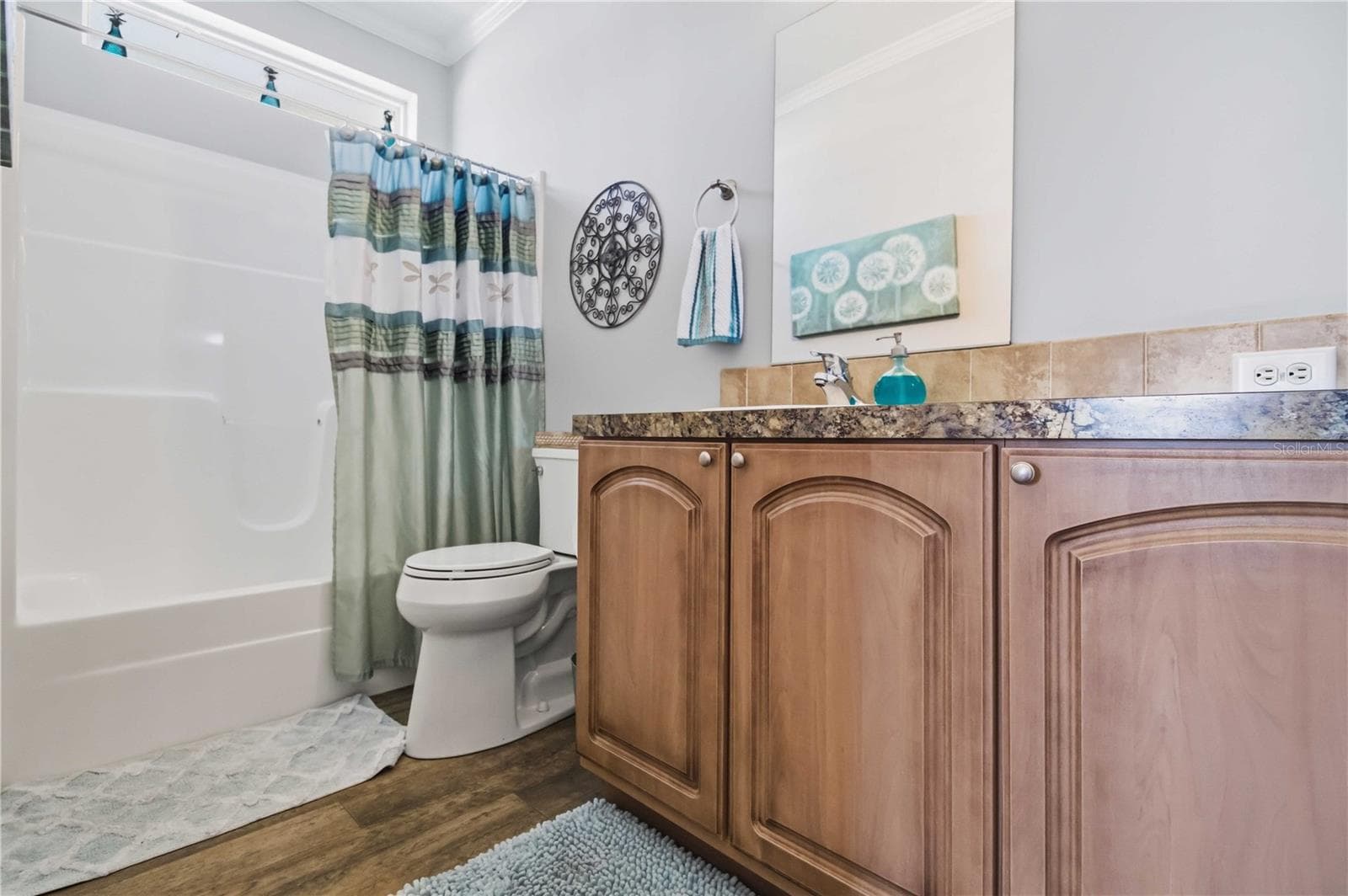 Guest bathroom. - 915 50TH AVE W, BRADENTON
