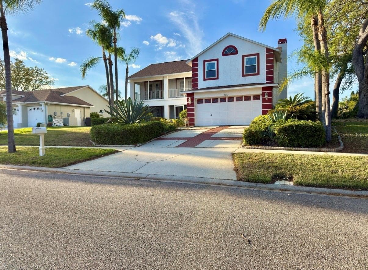 1702 SUNKISSED DR