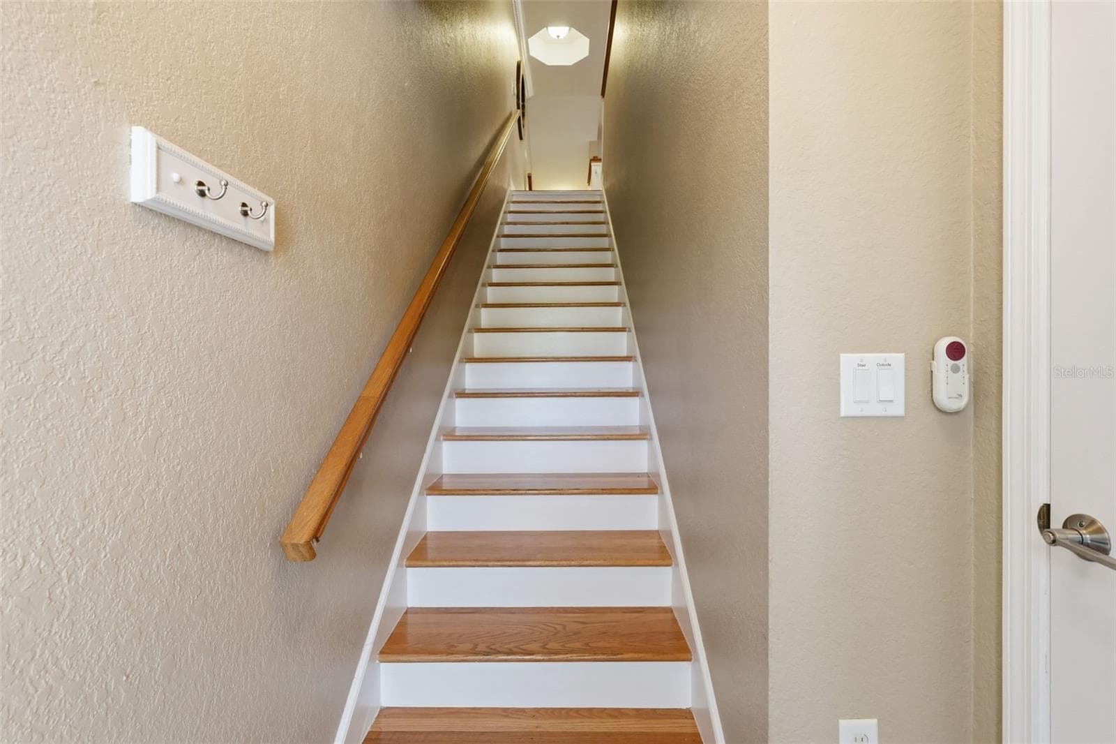 Wood Steps to 1st Floor Landing - 14837 SEMINOLE TRL, SEMINOLE