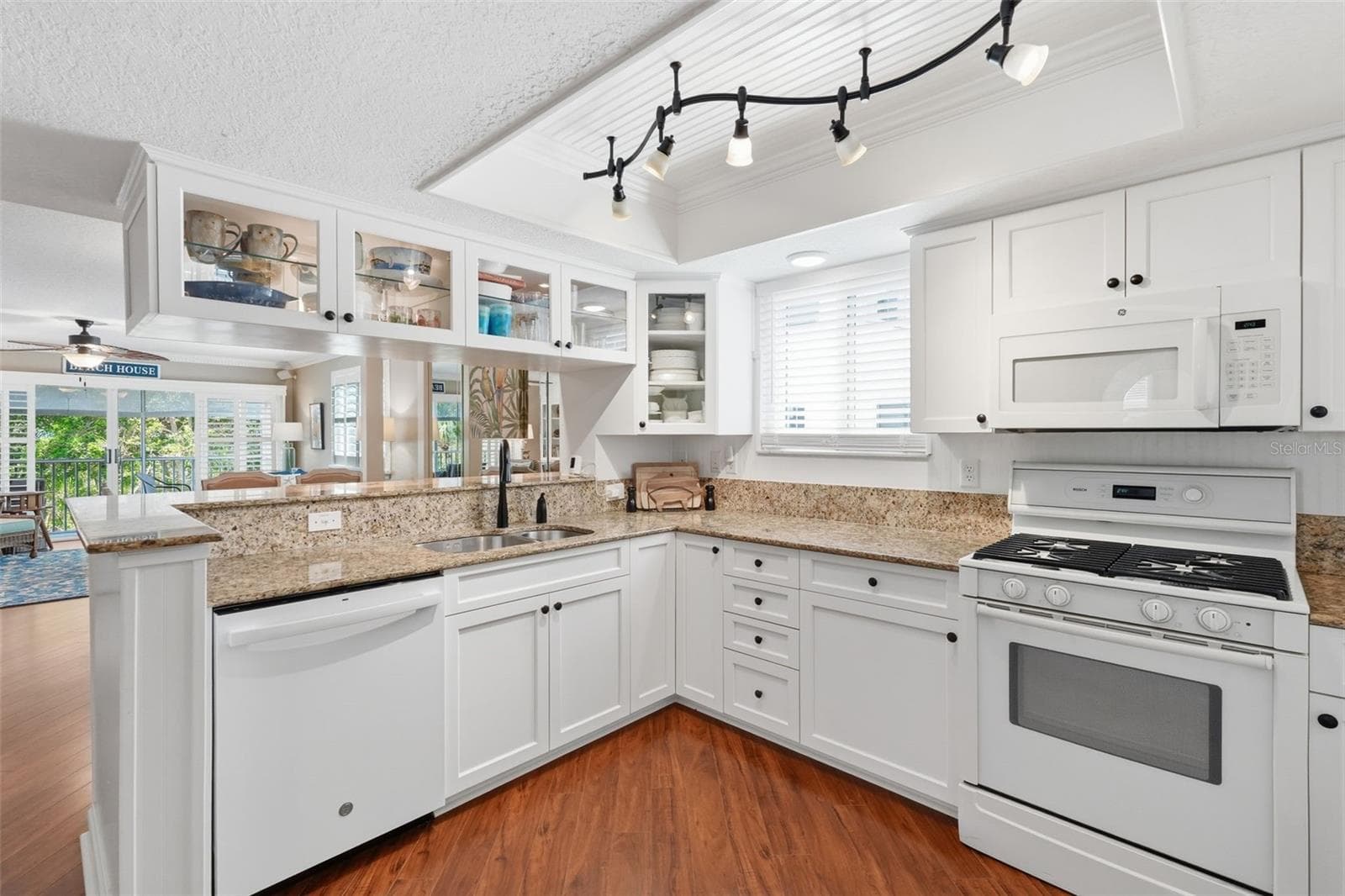 End Unit provides natural light throughout the home. - 14837 SEMINOLE TRL, SEMINOLE