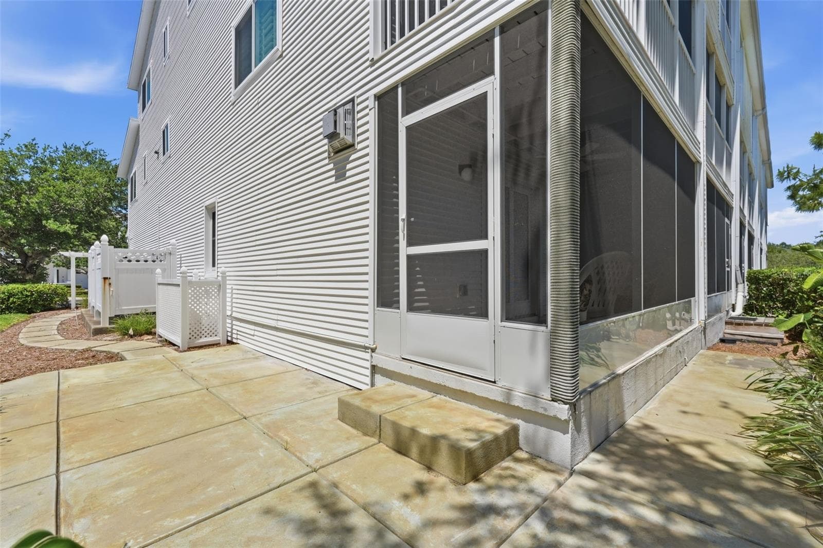 Side concrete patio - 14837 SEMINOLE TRL, SEMINOLE
