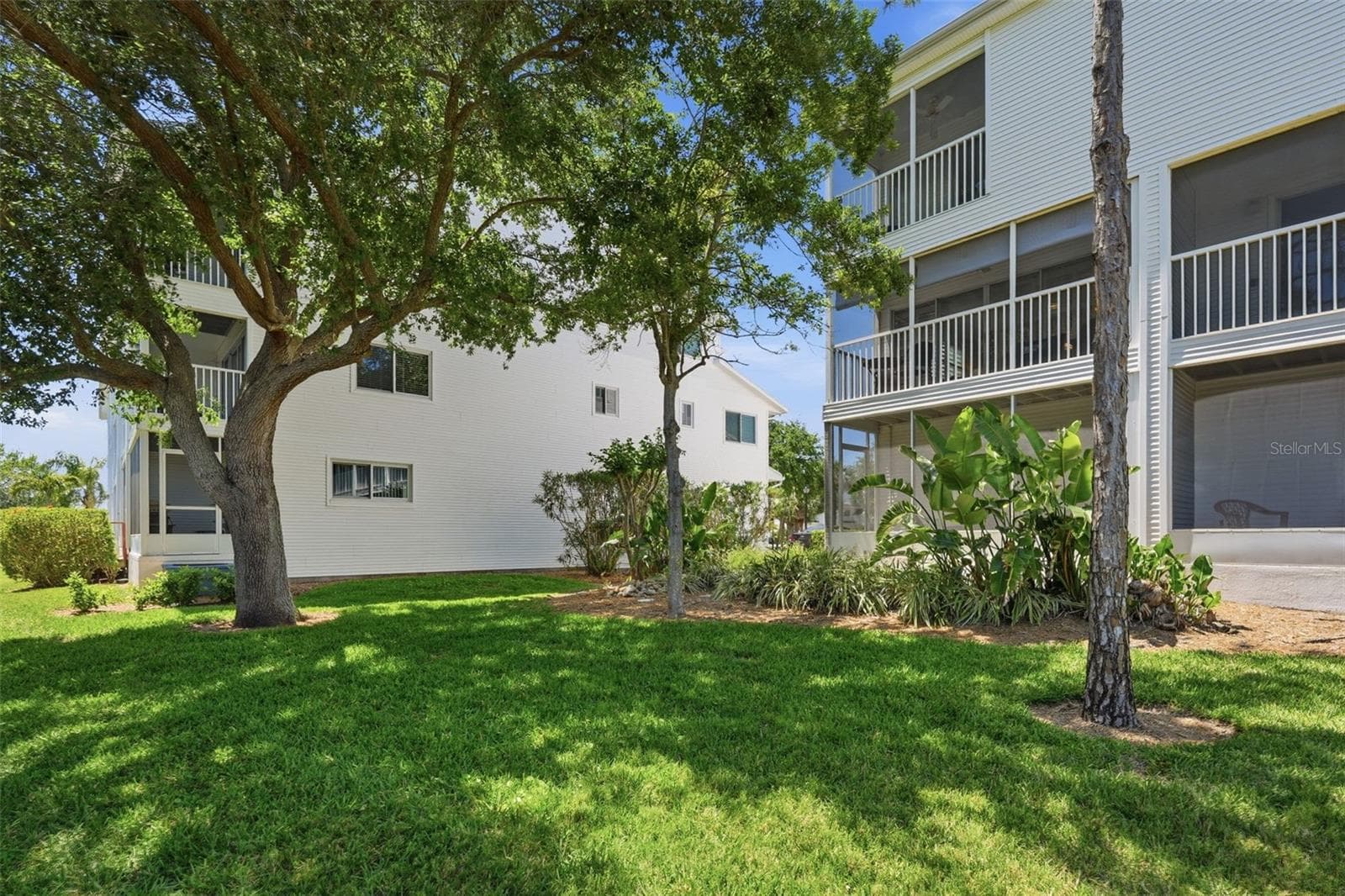 Tranquil Green space behind the townhome. - 14837 SEMINOLE TRL, SEMINOLE