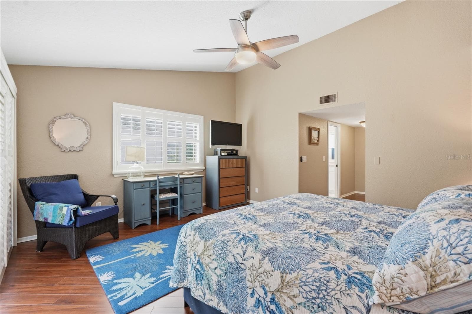 Vaulted Ceilings make this room feel even more spacious - 14837 SEMINOLE TRL, SEMINOLE