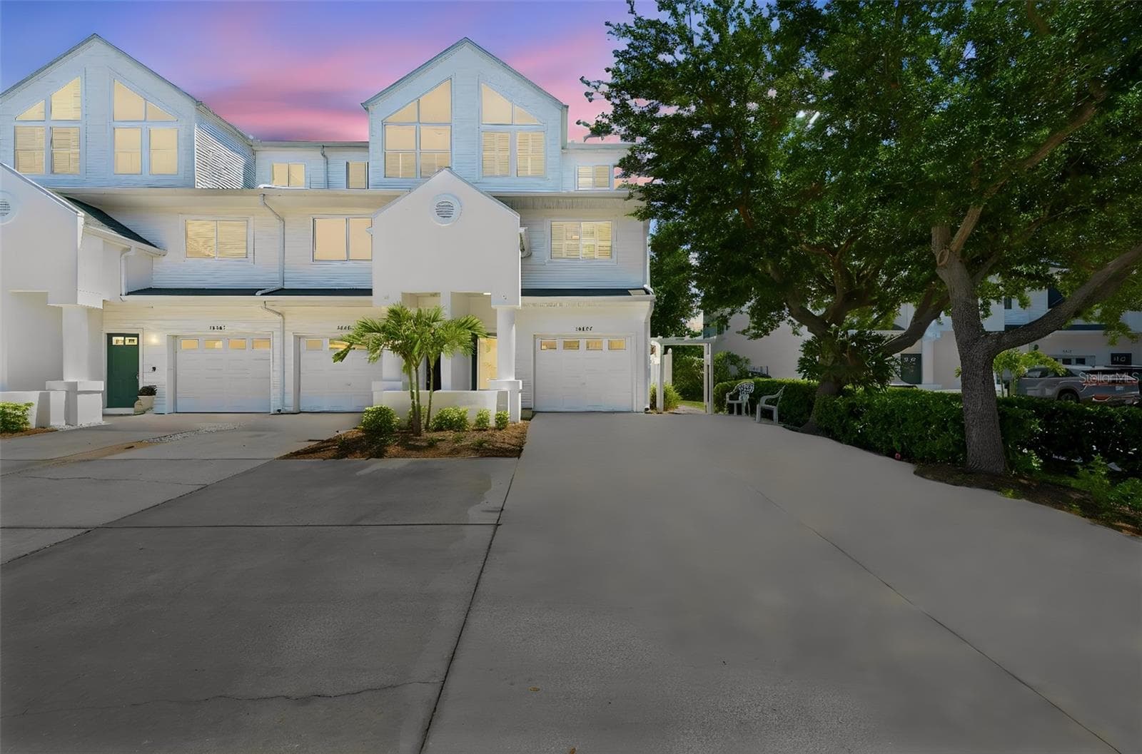 At least 3 exterior parking spots, plus one in garage. - 14837 SEMINOLE TRL, SEMINOLE