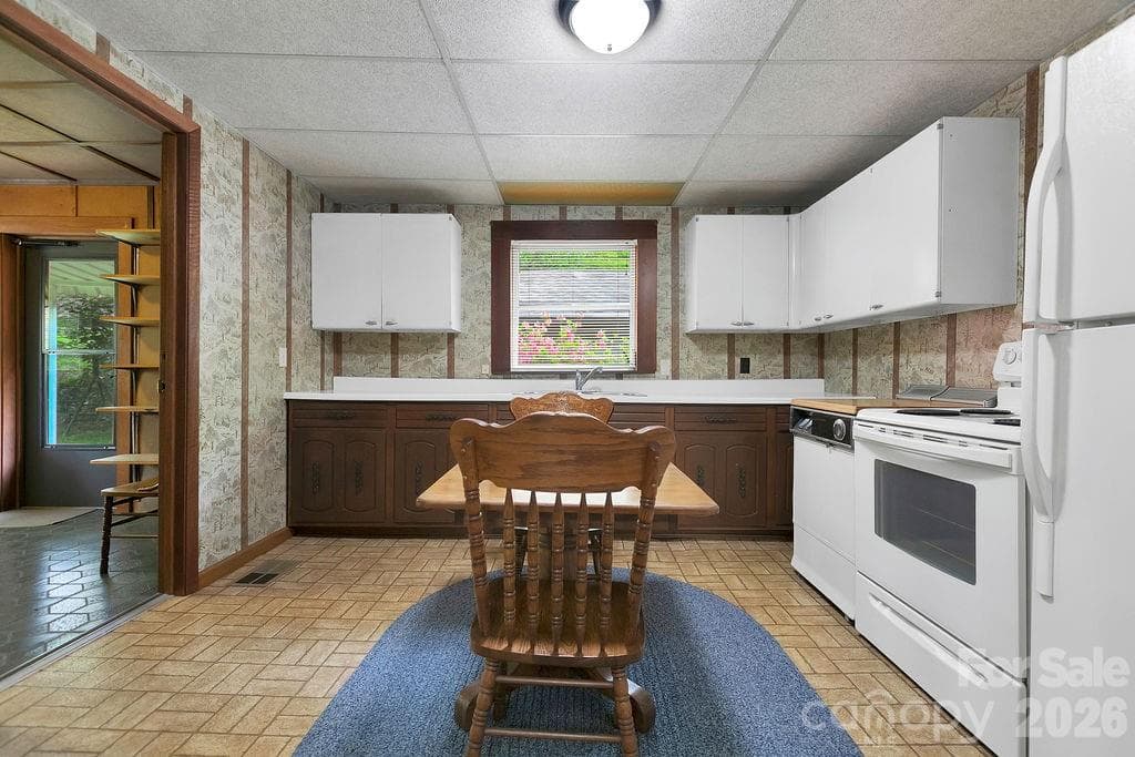 Kitchen - 520 Blythe Road, Pisgah Forest
