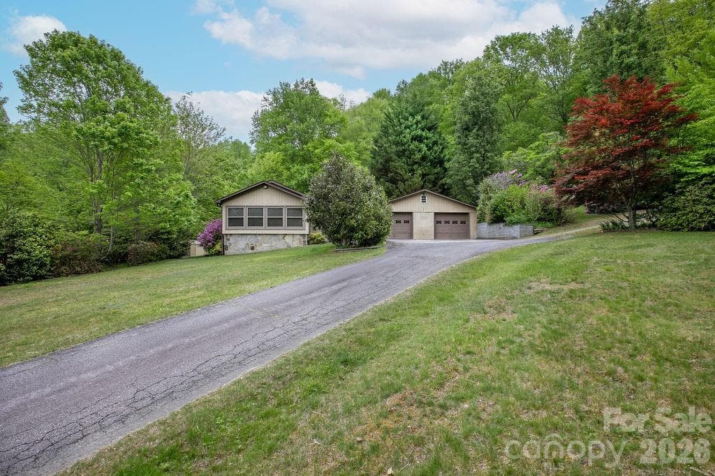Very Privare - 520 Blythe Road, Pisgah Forest