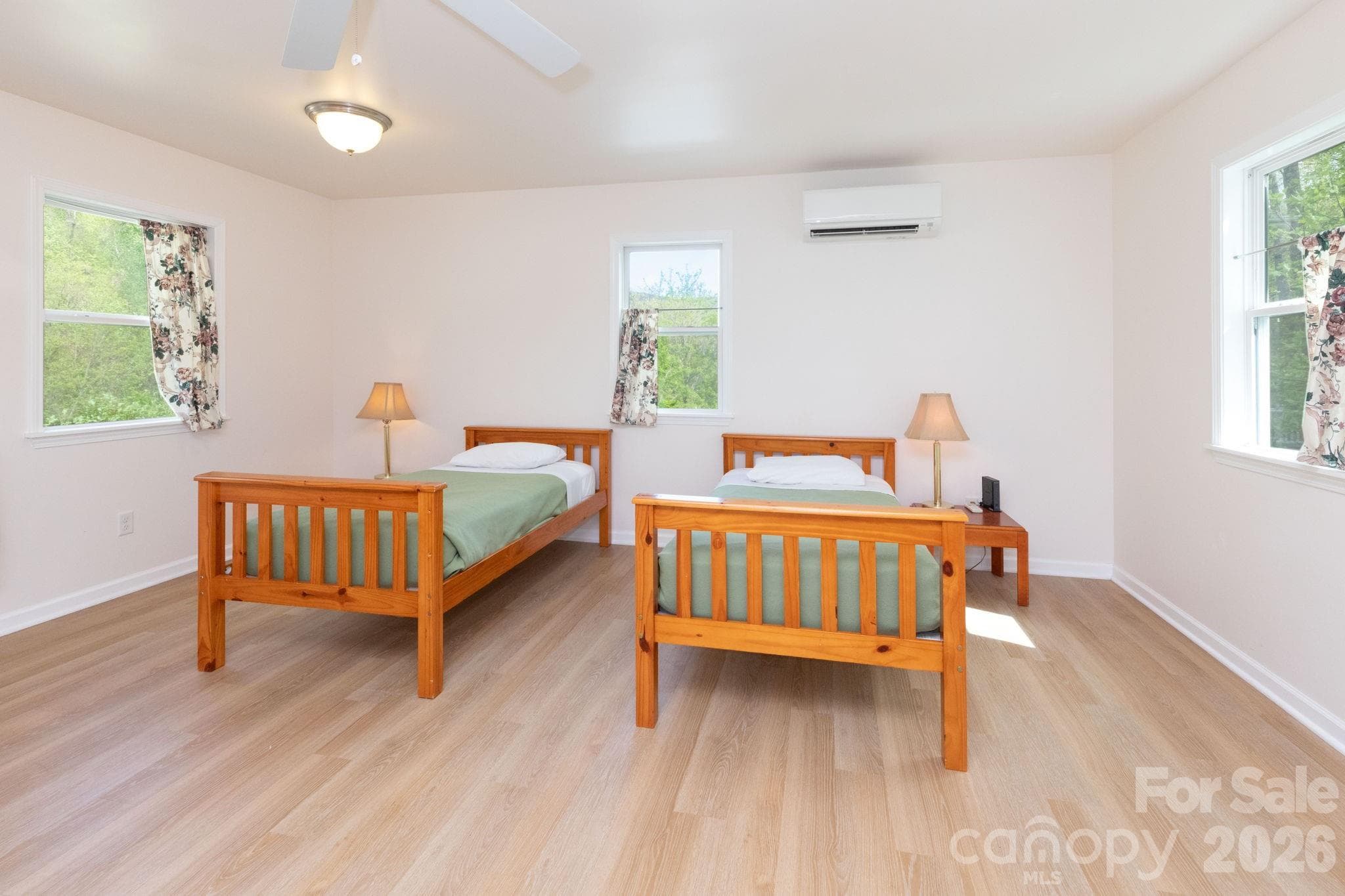 Main Level Sleeping/Living Area - Clyde