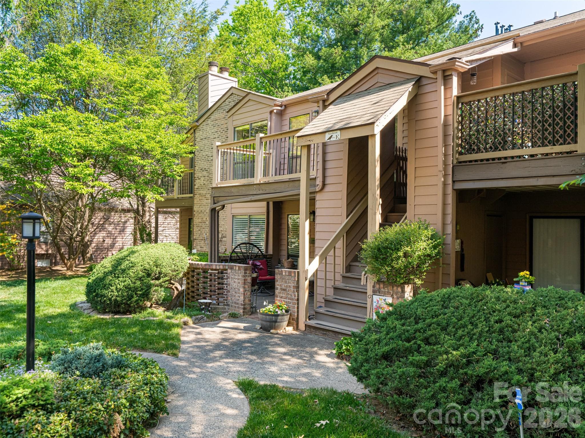 Condominium at 38 Ravencroft Lane, Asheville, photo 4 of 31