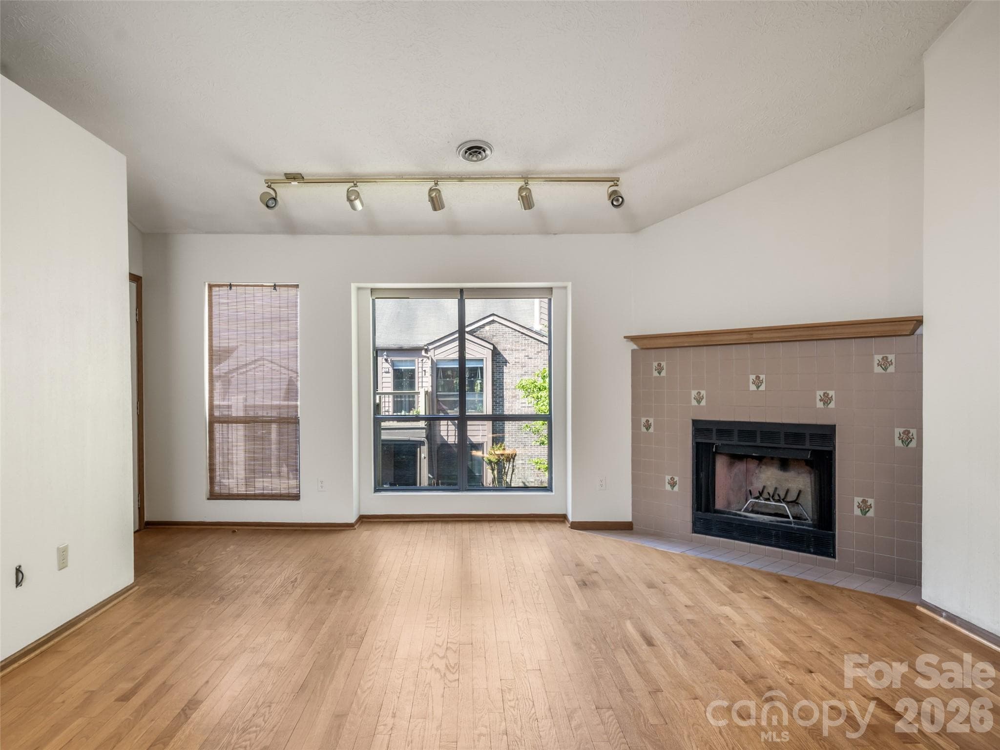Condominium at 38 Ravencroft Lane, Asheville, photo 12 of 31