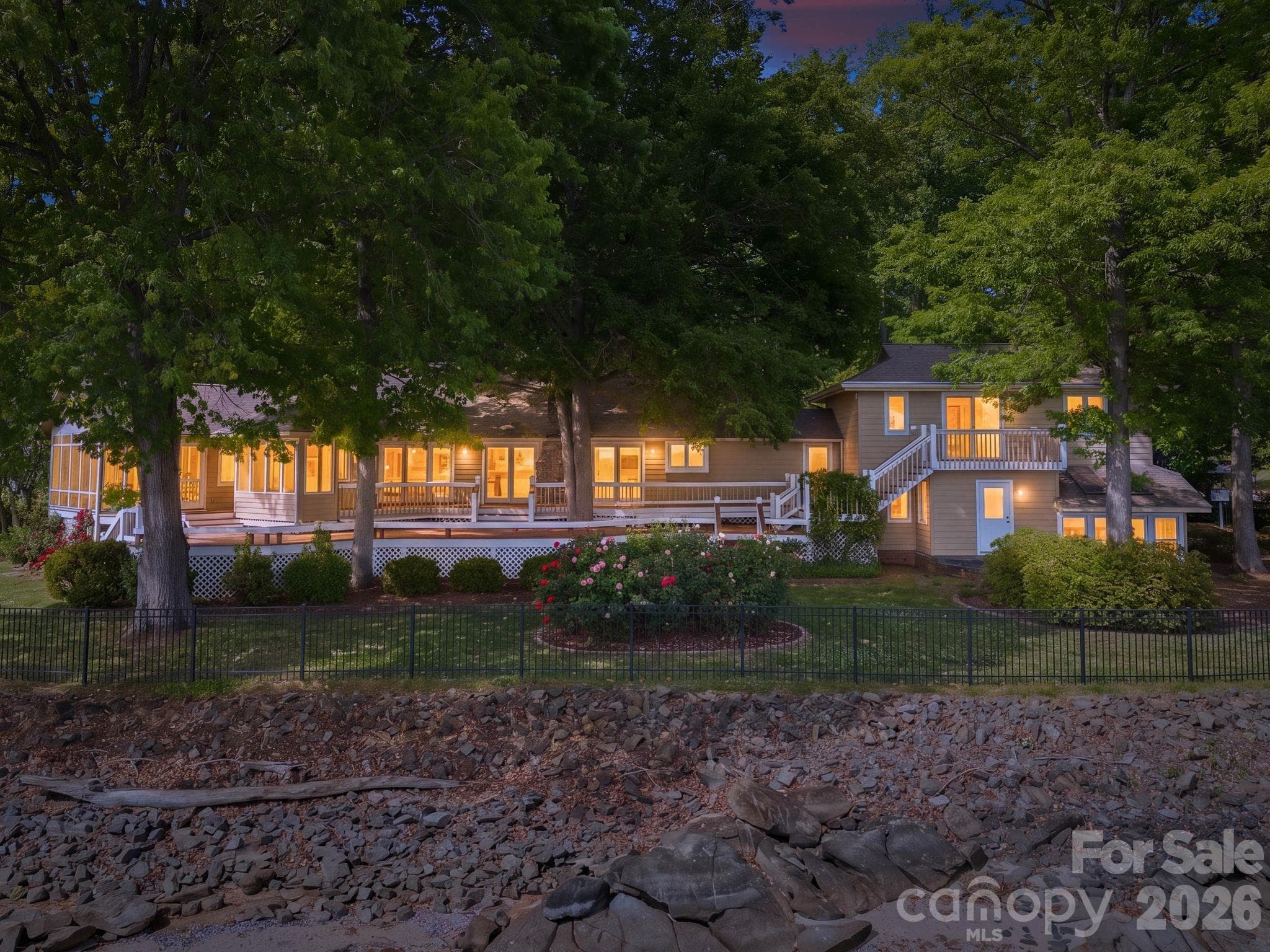 Natural rock shoreline - 3725 Kingfisher Lane, Terrell