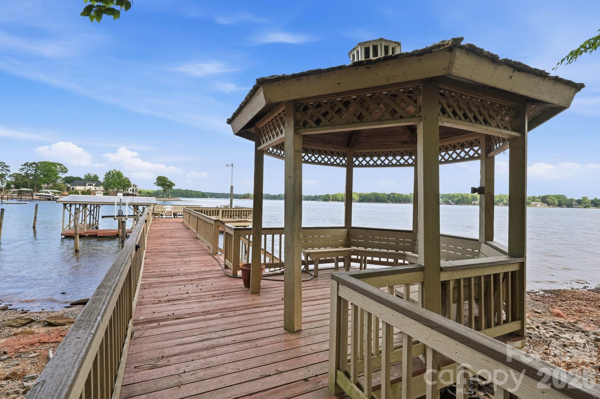 Pier with boat ramp, slip, lift and gazebo - 3725 Kingfisher Lane, Terrell