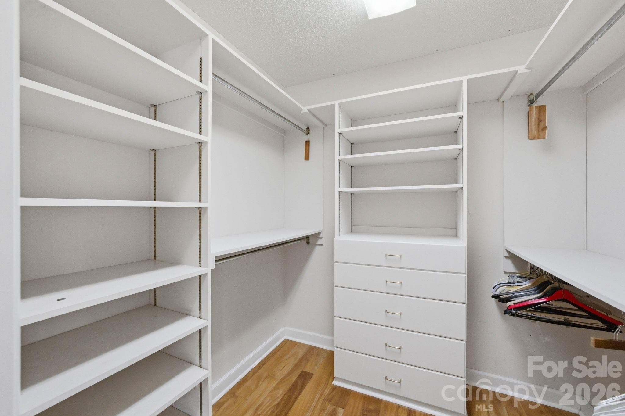 1ST primary closet - 3725 Kingfisher Lane, Terrell