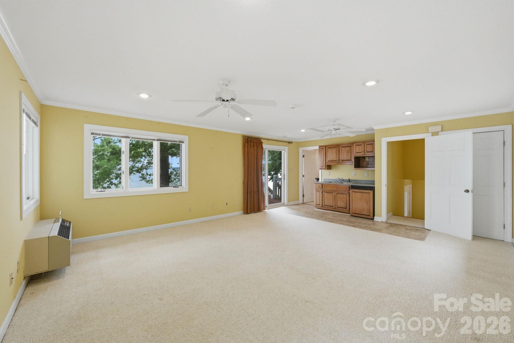 Wet bar in Bonus room - 3725 Kingfisher Lane, Terrell