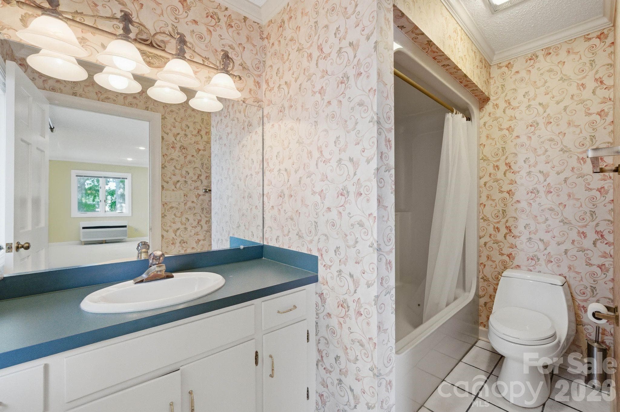 3rd bathroom in bonus room - 3725 Kingfisher Lane, Terrell