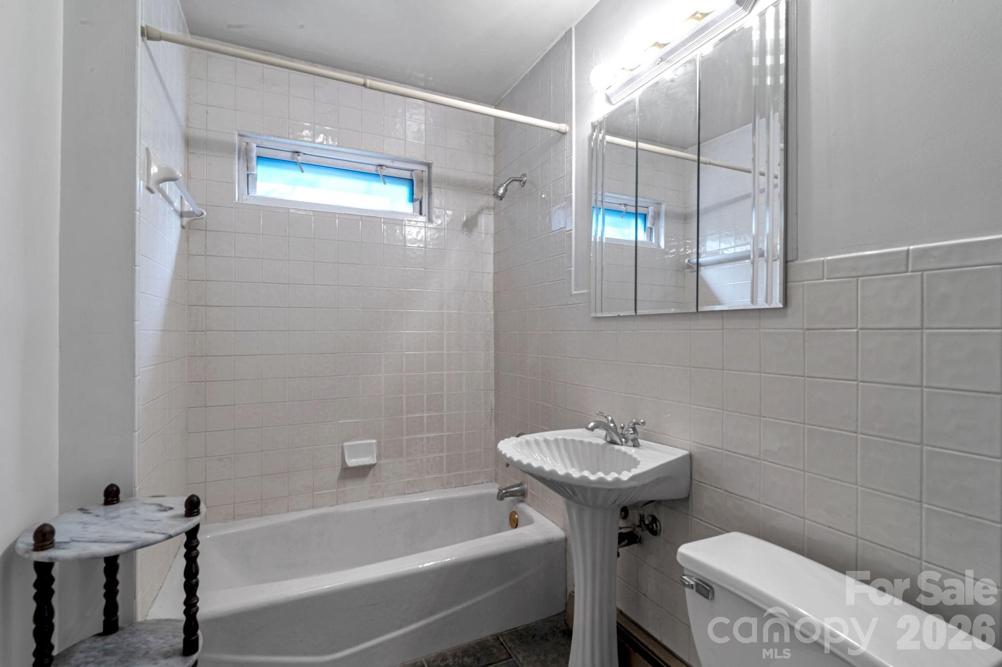 bathroom between bedroom 1 and beroom 2 - 257 Pine Street, Black Mountain