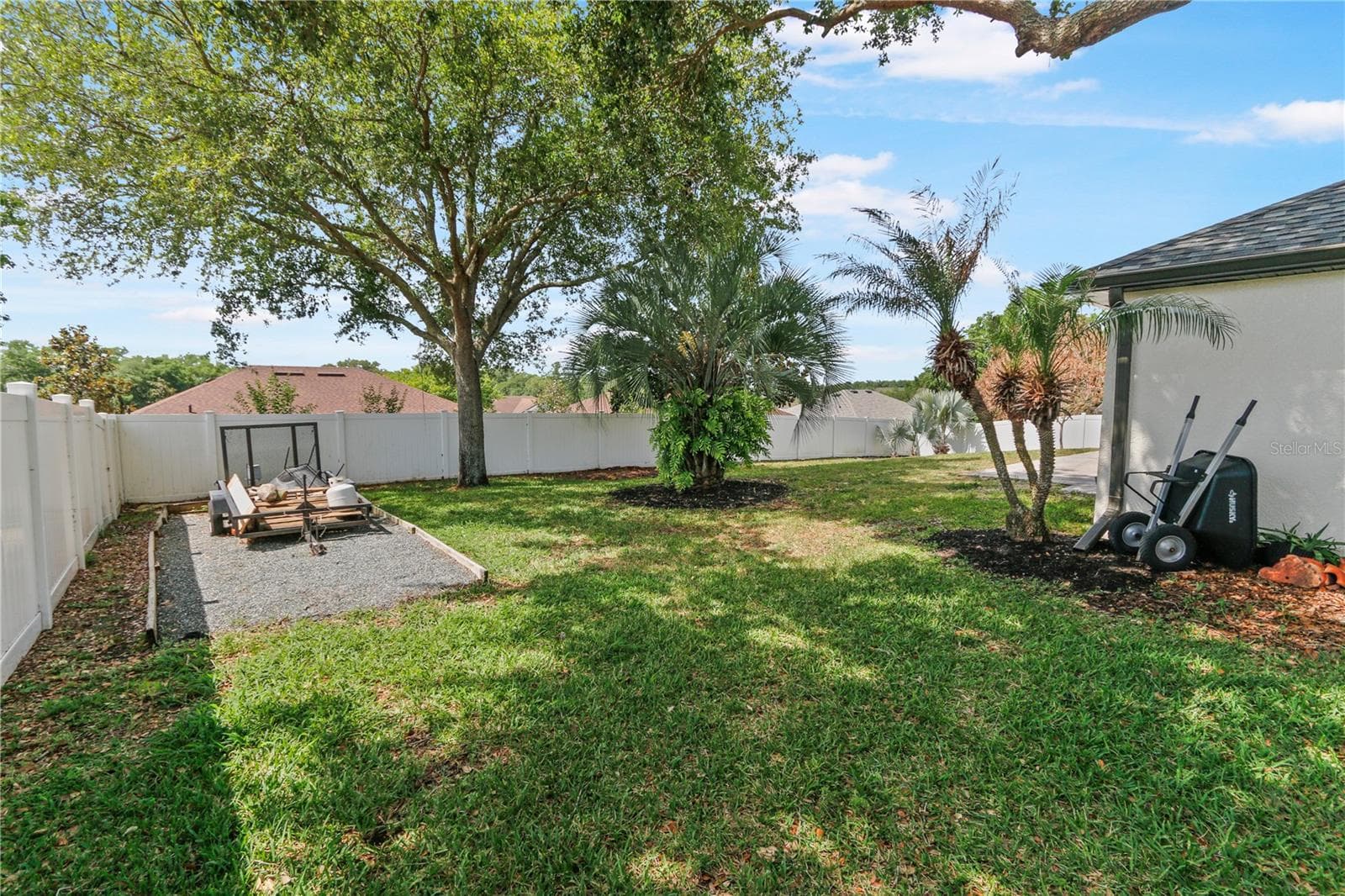 Double gate leading to additional parking pad - 10814 VINEYARD CT, CLERMONT