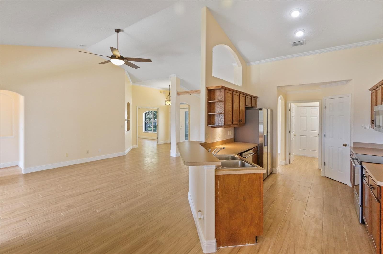 Kitchen and living room - 10814 VINEYARD CT, CLERMONT
