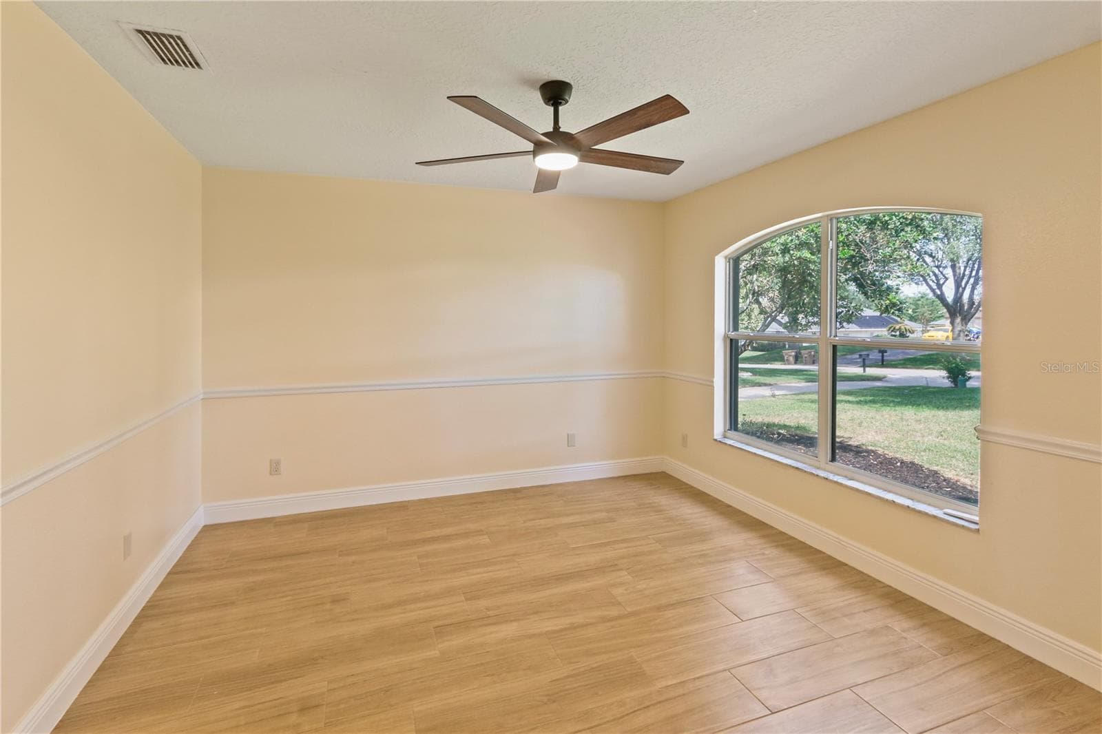 Office at front of home - 10814 VINEYARD CT, CLERMONT
