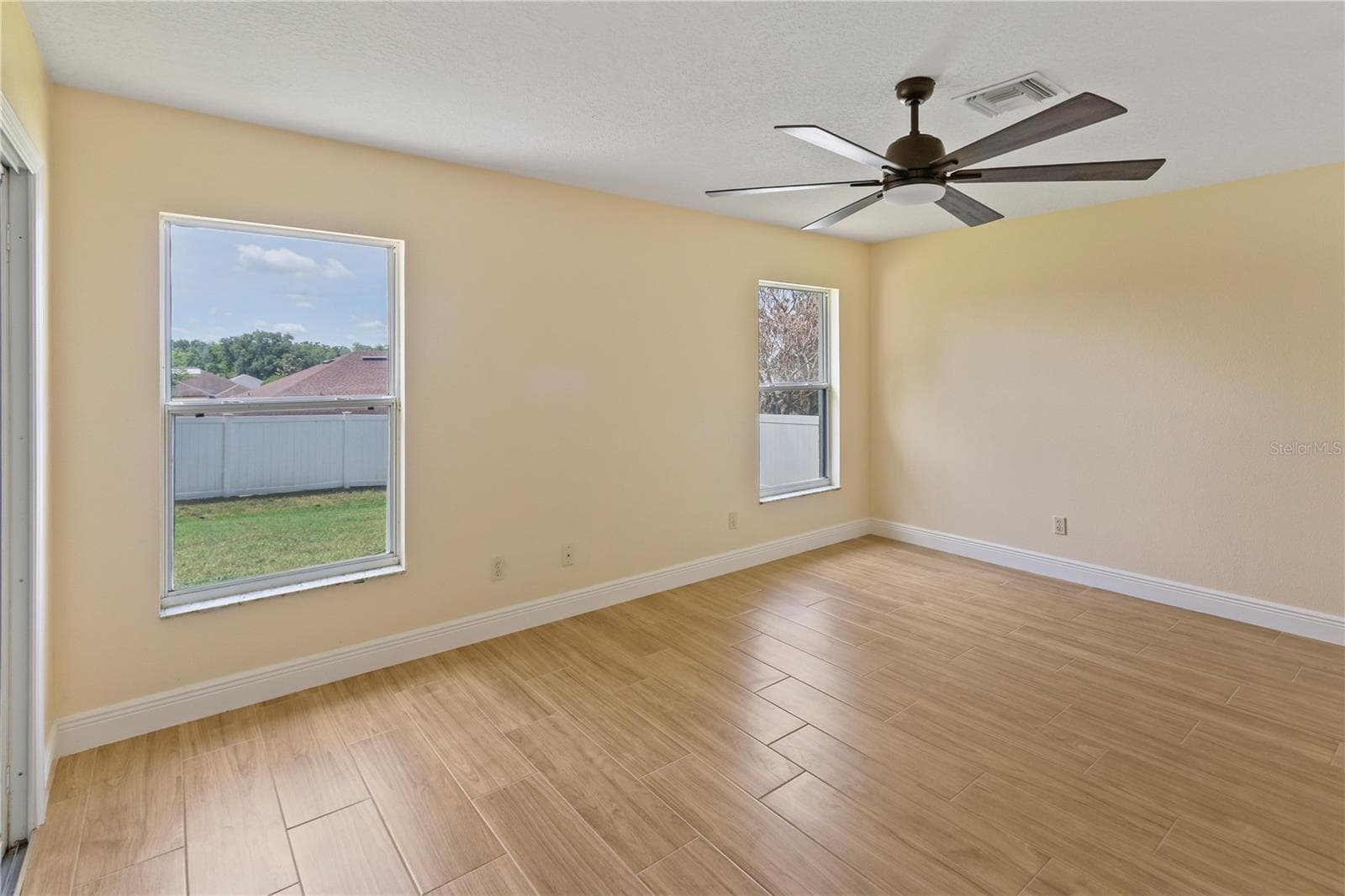 Primary bedroom with slider access to patio - 10814 VINEYARD CT, CLERMONT