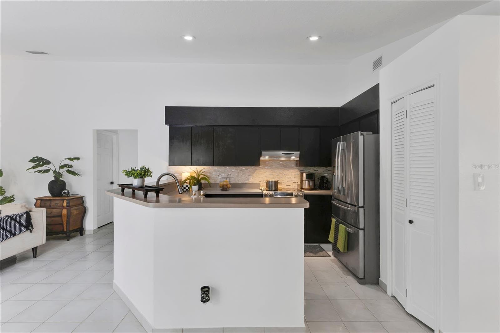 Single Family Residence at 2208 ARCHER BLVD, ORLANDO, photo 11 of 39