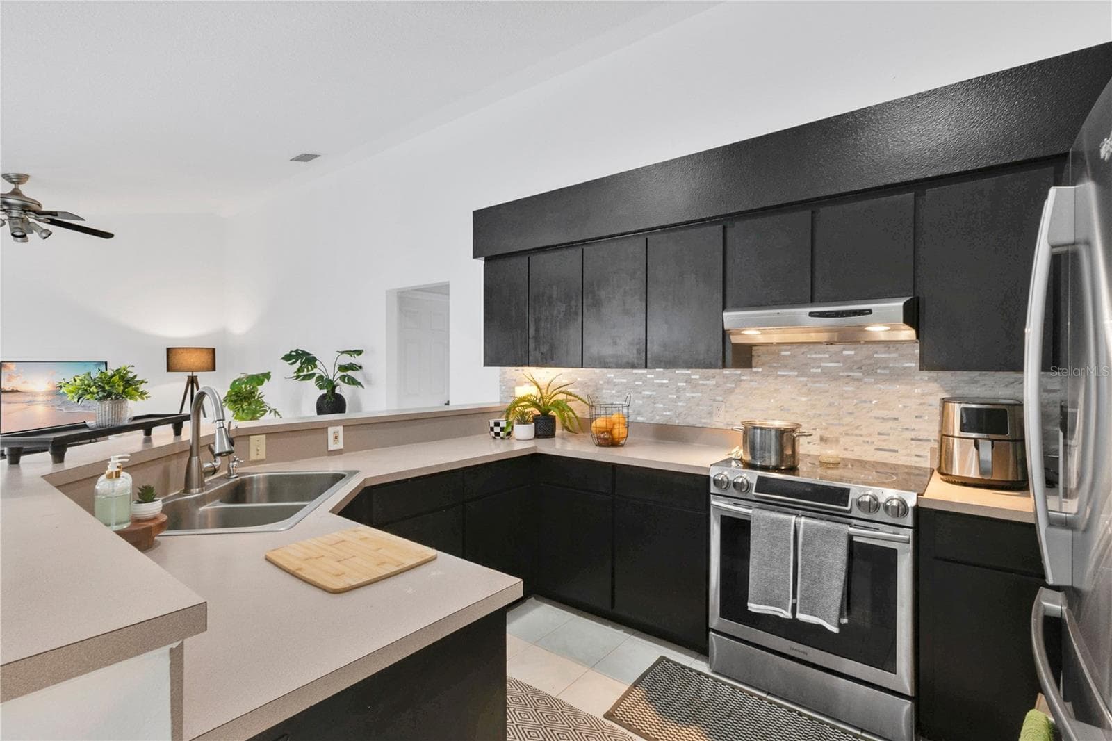 Single Family Residence at 2208 ARCHER BLVD, ORLANDO, photo 13 of 39