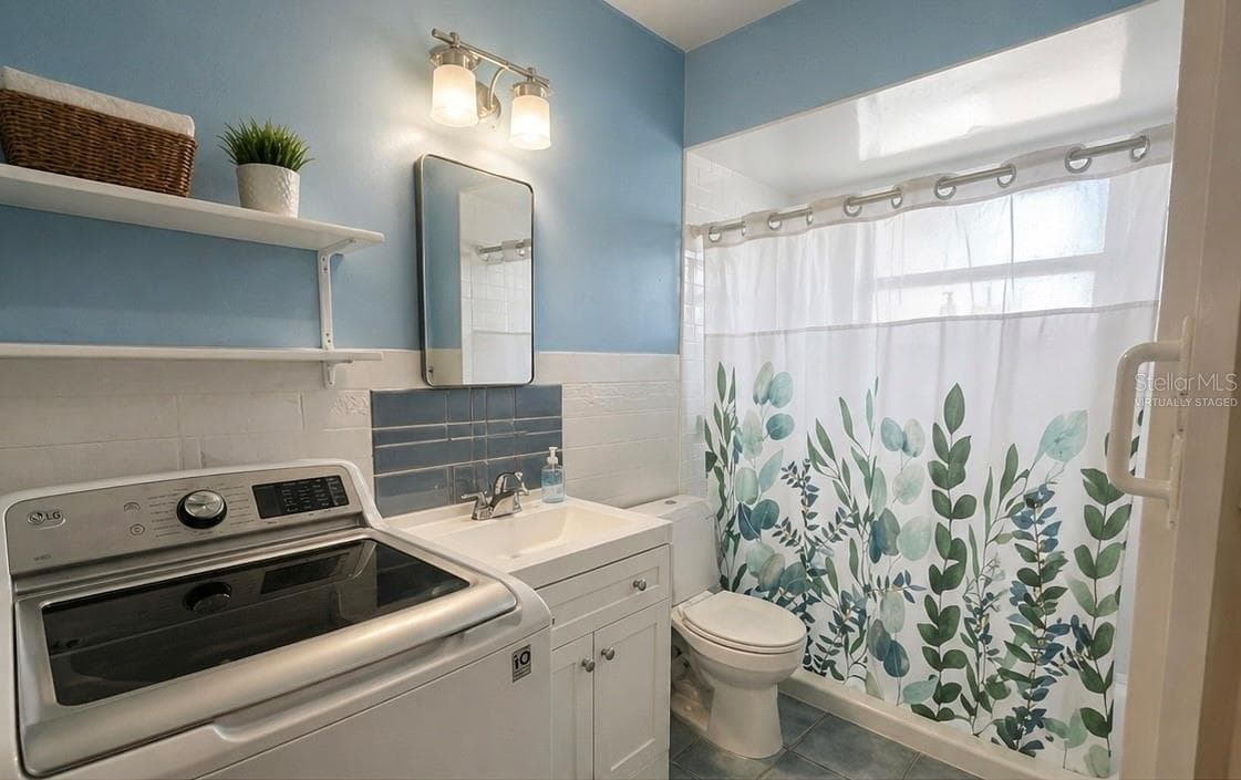 virtually staged (bathroom to unit B) - 8604 N BRANCH AVE, TAMPA