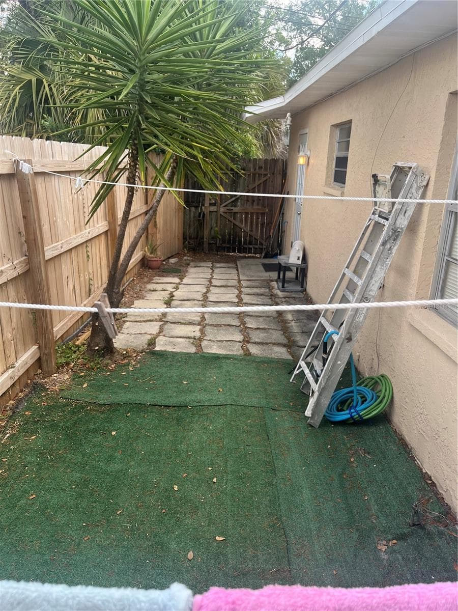 Backyard to unit A - 8604 N BRANCH AVE, TAMPA