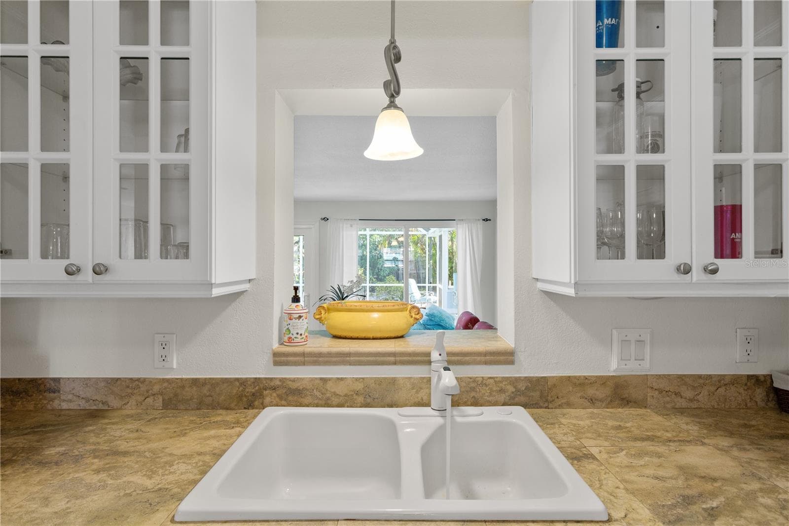 fGLASS KITCHEN DOORS - 7860 HOLIDAY DR, SARASOTA