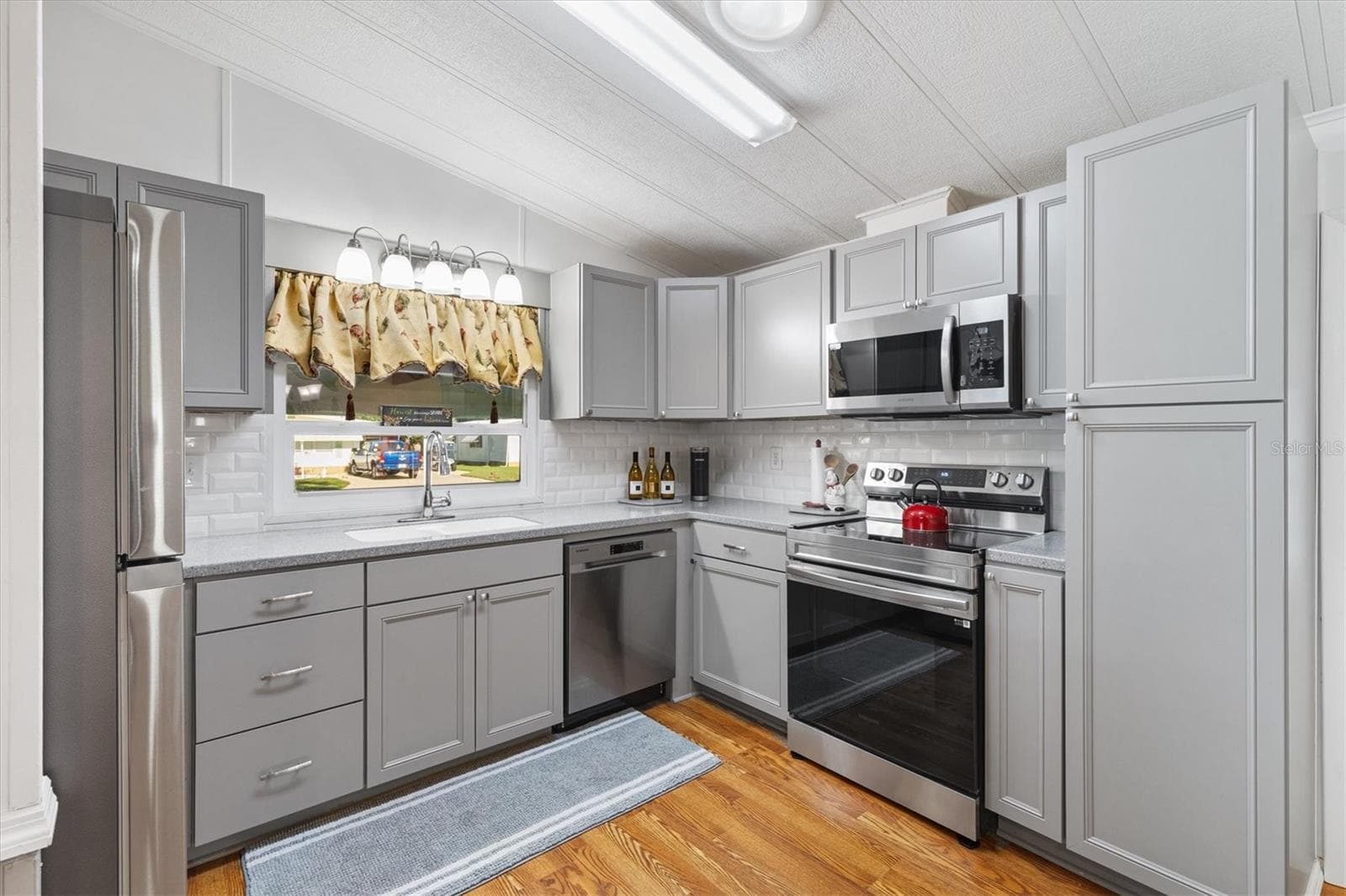 Manufactured Home at 732 ROYAL PALM AVE, THE VILLAGES, photo 8 of 30